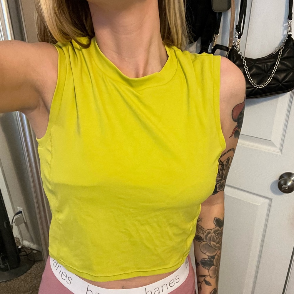 LULULEMON WORKOUT TOP💚